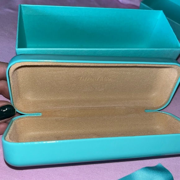 Tiffany & Co. hard shell eyeglasses case with box and cloth - Picture 2 of 3